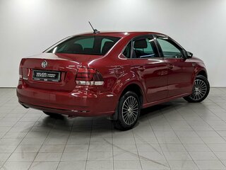 2018 Volkswagen Polo V Рестайлинг, красный, 940000 рублей, вид 5