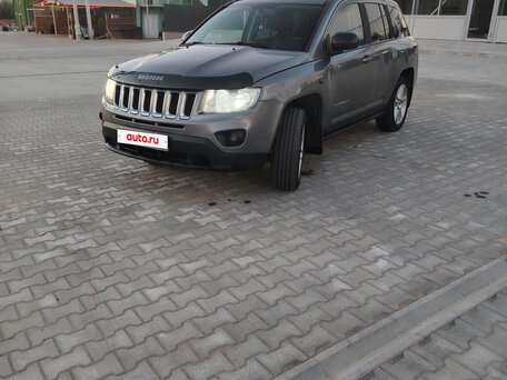 2012 Jeep Compass I Рестайлинг, серый, 850000 рублей, вид 1
