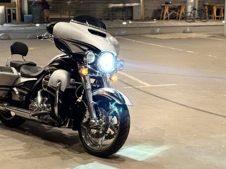 2015 Harley-Davidson CVO Street Glide, серебристый, 1250000 рублей, вид 1