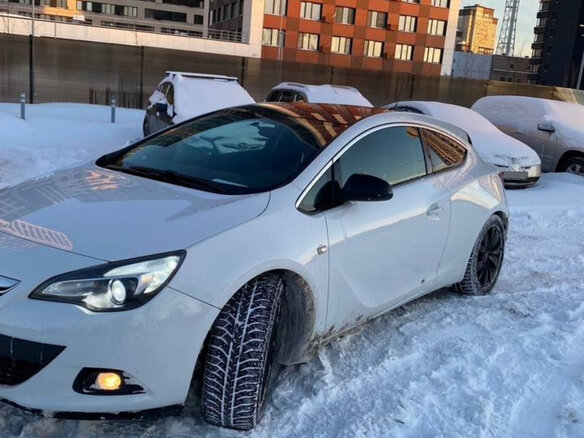 2013 Opel Astra GTC J Рестайлинг, белый, 1000000 рублей - вид 1