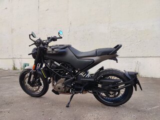 2022 Husqvarna Svartpilen 401, чёрный, 600000 рублей, вид 3