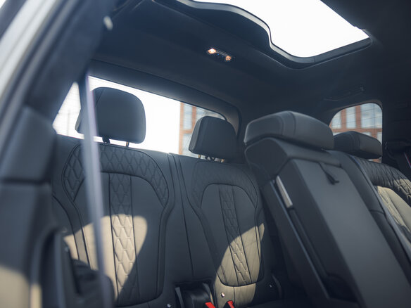 2022 BMW X7 M60i I (G07) Рестайлинг, серый - вид 23