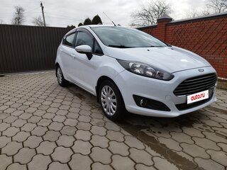 2015 Ford Fiesta Mk6 Рестайлинг, белый, 898000 рублей, вид 2
