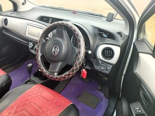 2013 Toyota Vitz III (XP130), серый, 698500 рублей, вид 4