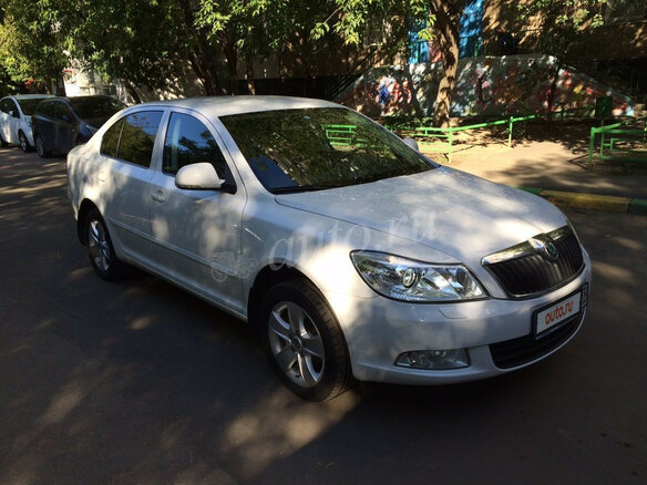 2011 Skoda Octavia II (A5) Рестайлинг, белый - вид 1