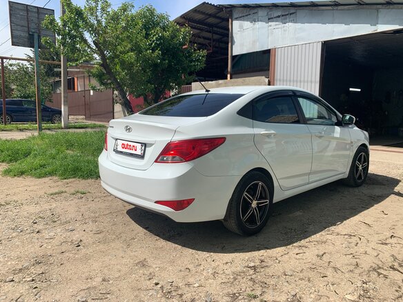 2016 Hyundai Solaris I Рестайлинг, белый, 1080000 рублей - вид 6