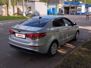 2016 Kia Rio III Рестайлинг, серебристый, 600000 рублей, вид 5