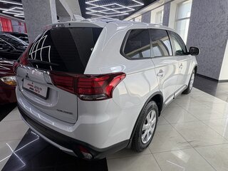 2018 Mitsubishi Outlander III Рестайлинг 2, белый, 1695000 рублей, вид 5