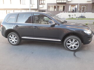 2007 Volkswagen Touareg I Рестайлинг, чёрный, 1100000 рублей, вид 4