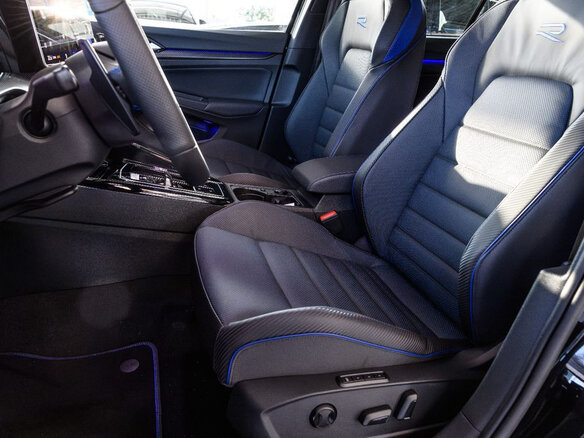 2025 Volkswagen Golf R VIII Рестайлинг, чёрный, 7289000 рублей - вид 10