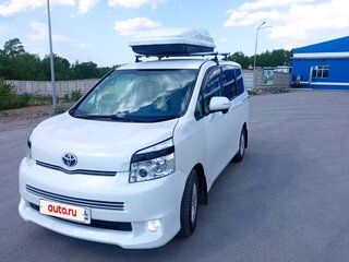 2008 Toyota Voxy II (R70), белый, 1500000 рублей, вид 3