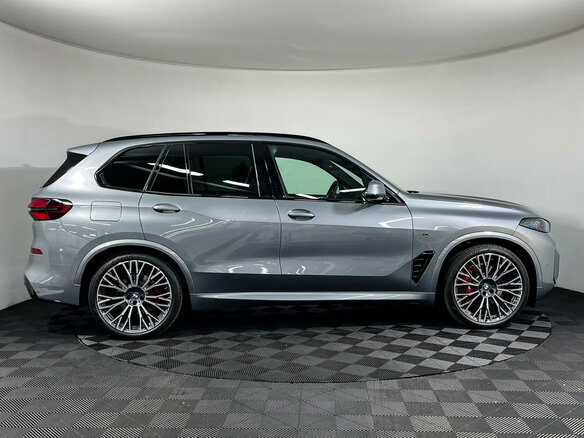 2025 BMW X5 30d IV (G05/G18) Рестайлинг, серый - вид 3