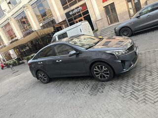2021 Kia Rio IV Рестайлинг, серый, 2250000 рублей, вид 4