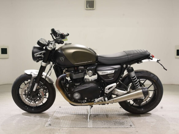 2023 Triumph Speed Twin, серебристый, 1000000 рублей - вид 2