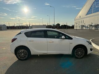 2014 Opel Astra J Рестайлинг, белый, 592000 рублей, вид 3