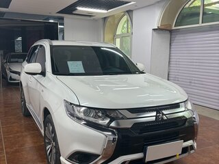 2021 Mitsubishi Outlander III Рестайлинг 3, белый, 2034000 рублей, вид 3