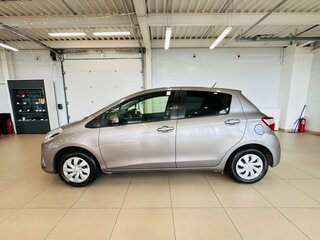 2019 Toyota Vitz III (XP130) Рестайлинг 2, коричневый, 1089000 рублей, вид 3