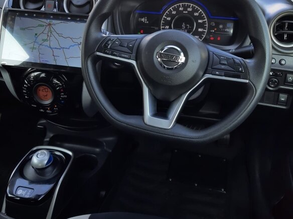 2017 Nissan Note e-Power II Рестайлинг, белый, 1430000 рублей - вид 6