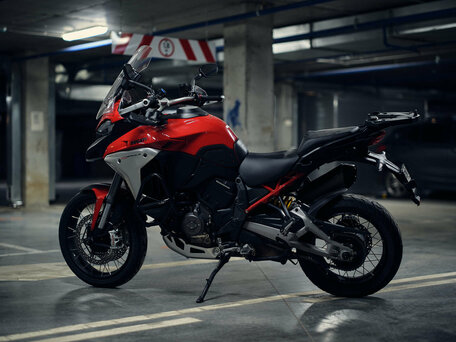 2024 Ducati Multistrada V4, красный, 3400000 рублей, вид 4