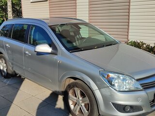 2014 Opel Astra H Рестайлинг, серебристый, 825000 рублей, вид 3