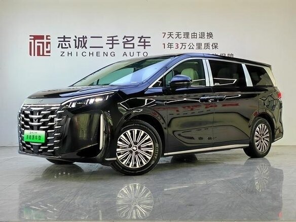 2025 BYD Xia (M9) 20.39 kWh, чёрный, 4050000 рублей