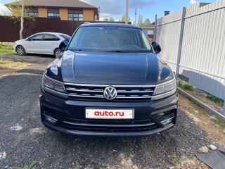 2018 Volkswagen Tiguan II, чёрный, 2550000 рублей, вид 3
