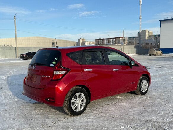 2017 Nissan Note e-Power II Рестайлинг, красный, 1150000 рублей - вид 8