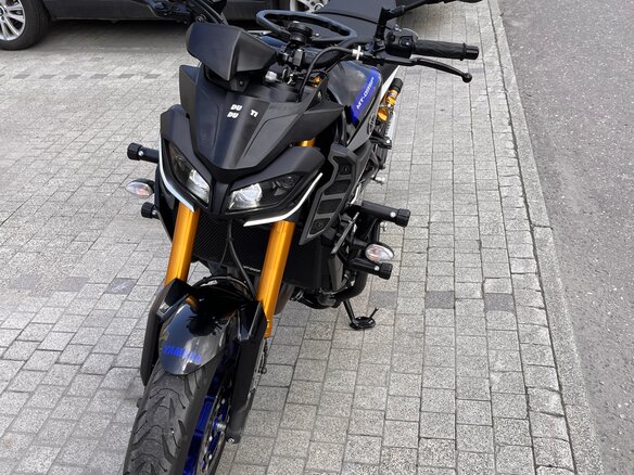 2020 Yamaha MT-09 (FZ-09), серебристый, 900000 рублей - вид 7
