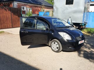2008 Toyota Yaris II, чёрный, 620000 рублей, вид 2