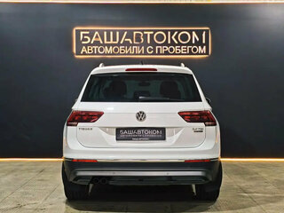 2017 Volkswagen Tiguan II, белый, 2520000 рублей, вид 5