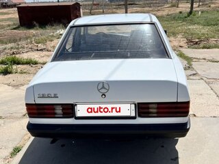 1986 Mercedes-Benz 190 (W201), белый, 350000 рублей, вид 2