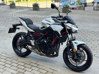 2021 Kawasaki Z 650, белый, 720000 рублей, вид 1