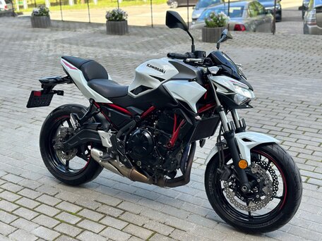 2021 Kawasaki Z 650, белый, 720000 рублей, вид 1