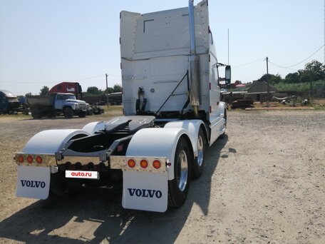 2002 Volvo VNL, белый, 5000000 рублей, вид 2