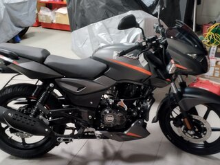 2024 Bajaj Pulsar 180, чёрный, 180000 рублей, вид 3