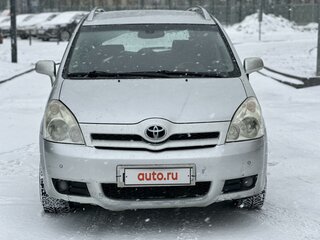 2006 Toyota Corolla Verso I Рестайлинг, серебристый, 700000 рублей, вид 2