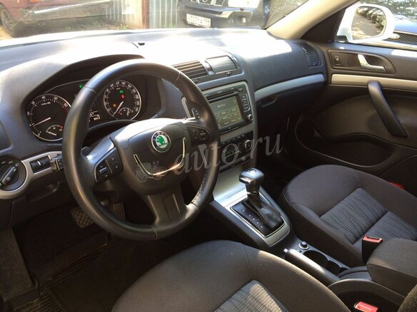 2011 Skoda Octavia II (A5) Рестайлинг, белый - вид 4