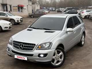 2006 Mercedes-Benz M-Класс 500 II (W164), серебристый, 915000 рублей, вид 2
