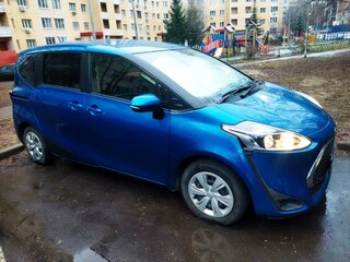 2019 Toyota Sienta II Рестайлинг, синий, 1650000 рублей, вид 3