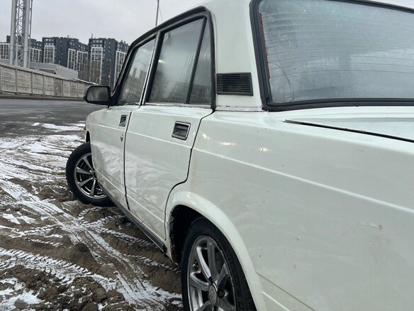 1995 Lada (ВАЗ) 2107, белый - вид 4