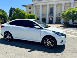2020 Hyundai Solaris II Рестайлинг, белый, 1560000 рублей, вид 2