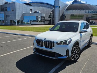 2023 BMW X1 28i xDrive III (U11/U12), белый, 3000000 рублей, вид 2