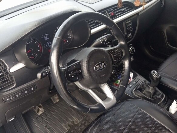 2018 Kia Rio IV, серебристый, 1400000 рублей - вид 5