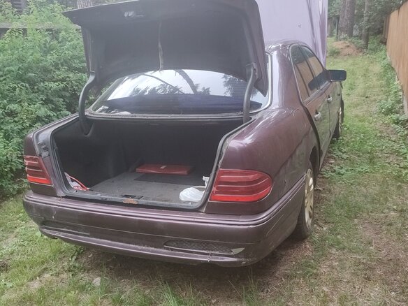 1997 Mercedes-Benz E-Класс 220 II (W210, S210), пурпурный, 280000 рублей - вид 3
