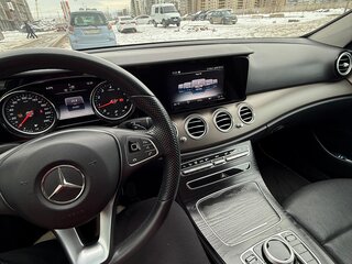 2016 Mercedes-Benz E-Класс 200 V (W213, S213, C238), чёрный, 2600000 рублей, вид 5