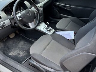 2010 Opel Astra GTC H Рестайлинг, бежевый, 620000 рублей, вид 3