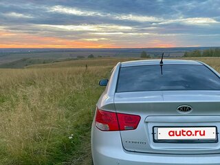 2009 Kia Cerato 4-speed II, серебристый, 649000 рублей, вид 3