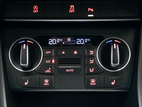 2015 Audi Q3 I (8U) Рестайлинг, голубой, 2125000 рублей - вид 20