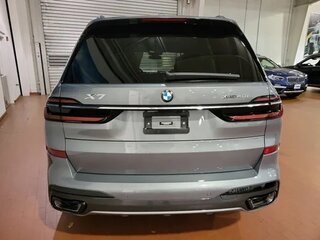 2026 BMW X7 40i I (G07) Рестайлинг, серебристый, 16301722 рублей, вид 4