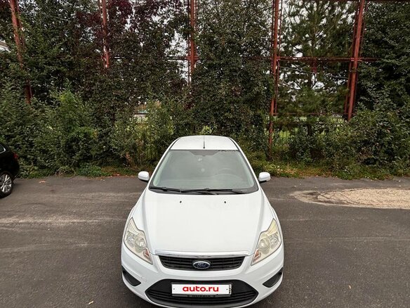 2010 Ford Focus II Рестайлинг, белый, 620000 рублей - вид 2